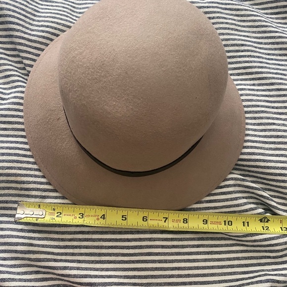 NWT tan felt hat with dark brown tie! ADJUSTABLE! - Picture 2 of 7